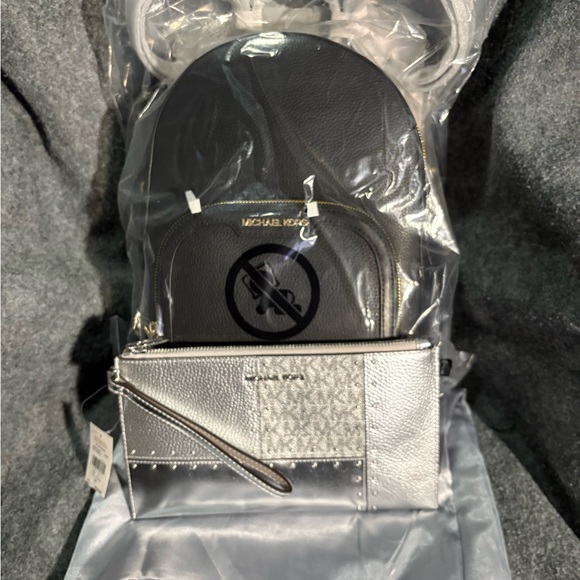 NWT Michael Kors Black Pebbled Backpack - Picture 5 of 5